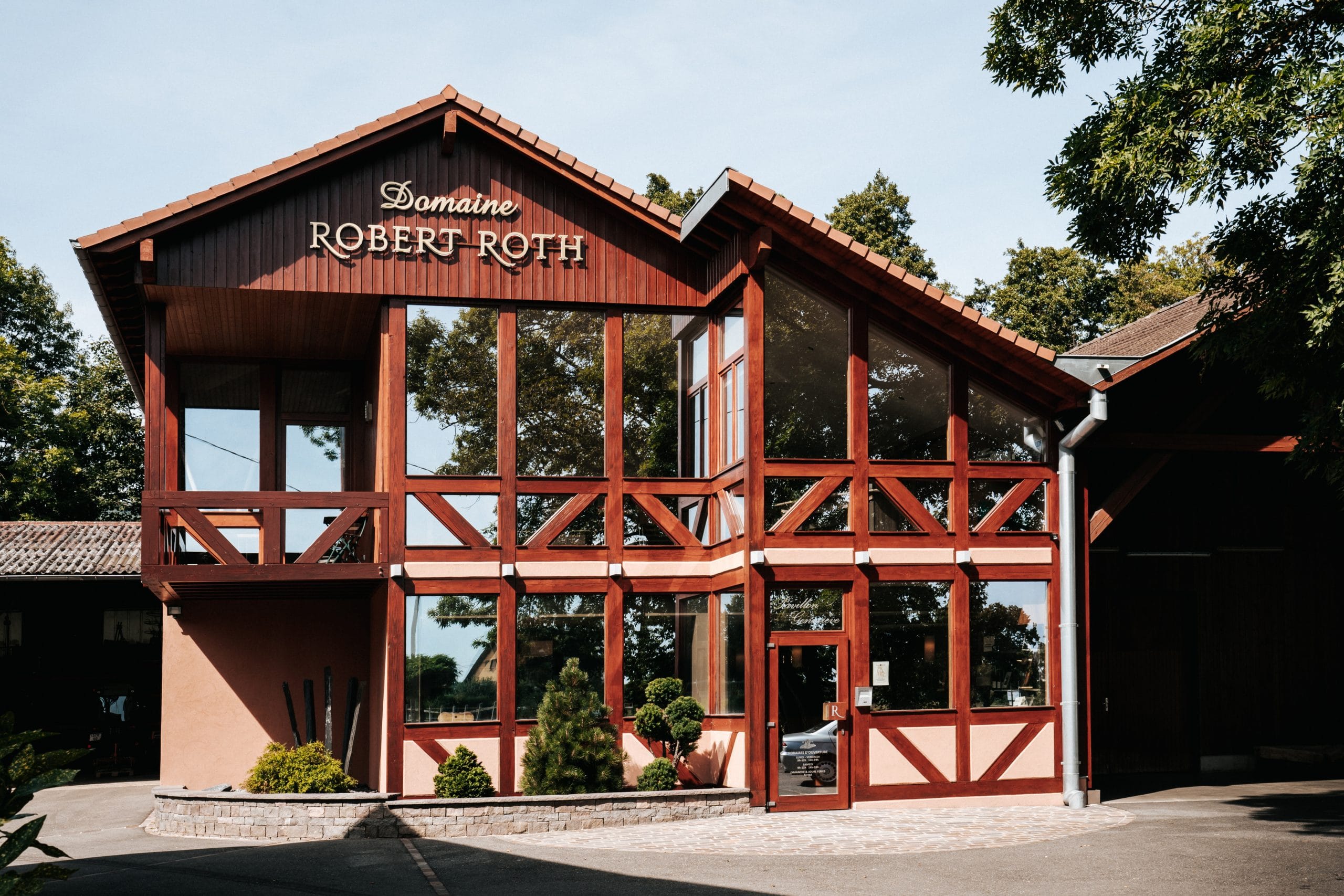 Domaine Robert Roth Bâtiment d'accueil en colombage pour présenter le domaine